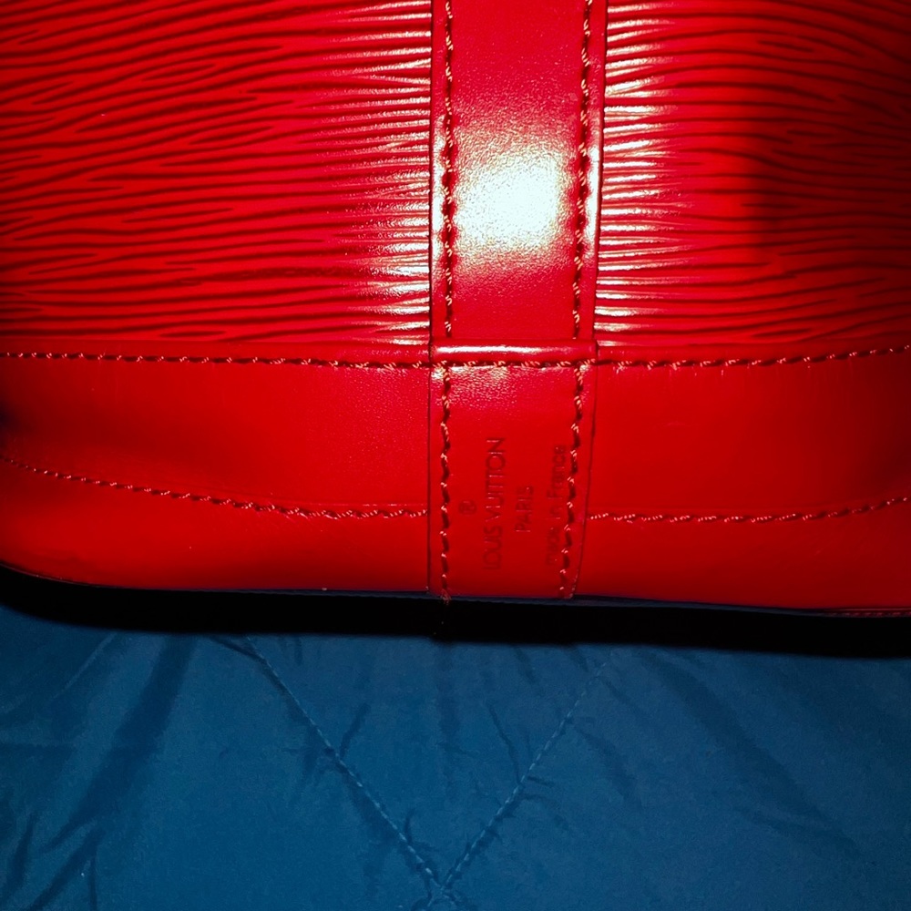 Beautiful Vibrant Red ❤️‍🔥Louis Vuitton Epi Noé customized with rhinestone’s ✨ - Picture 7 of 11